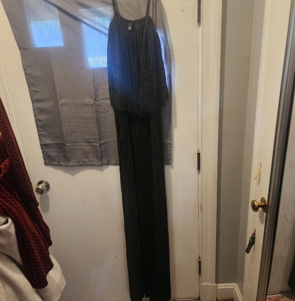 NWOT 20 BOOHOO PLISSE WIDE LEG JUMPSUIT BLACK - Picture 3 of 6